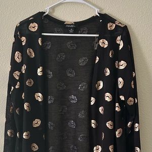 Plus size black cardigan with gold lips.